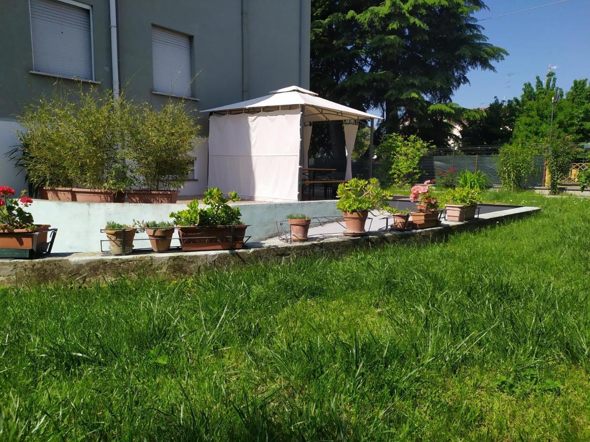 Casa Vacanze I Giardini Di Marzo San Giorgio di Mantova Buitenkant foto